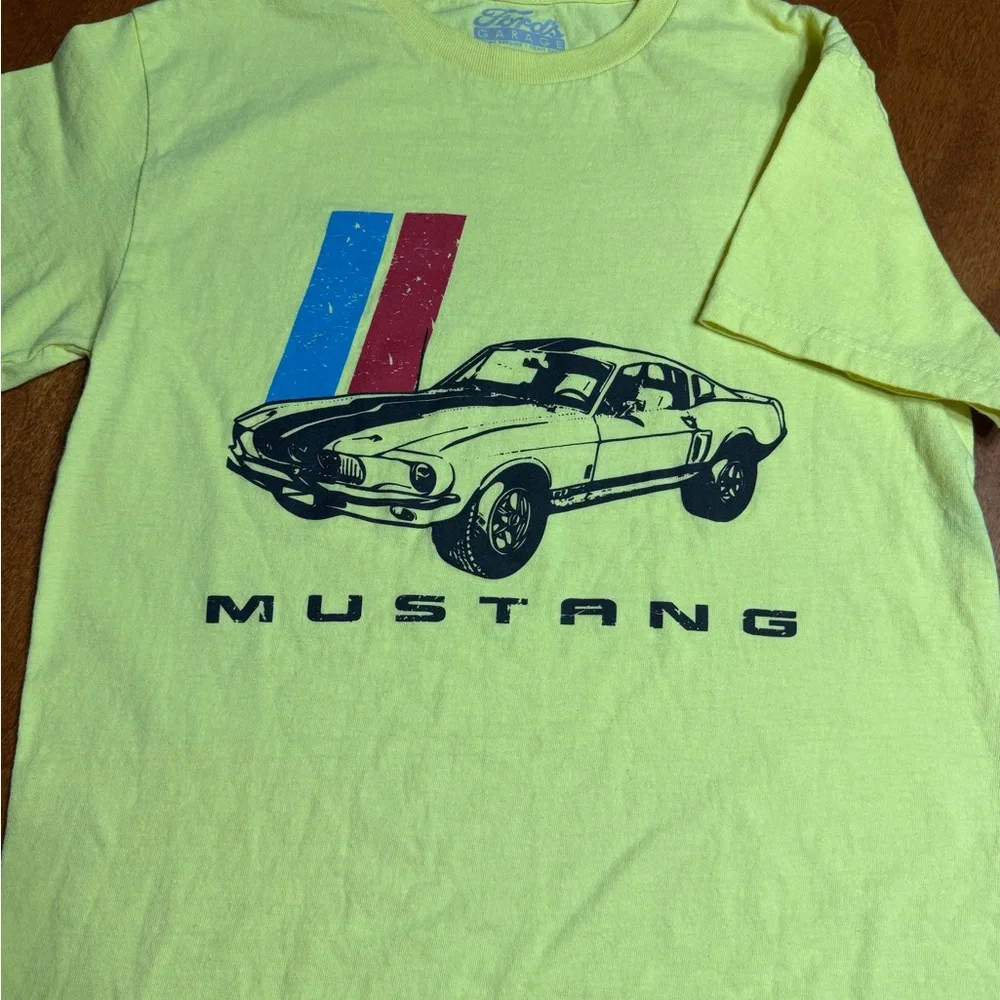 Ford’s Garage Yellow Mustang Graphic w/ image on back Short Sleeve T-Shirt - Picture 3 of 7